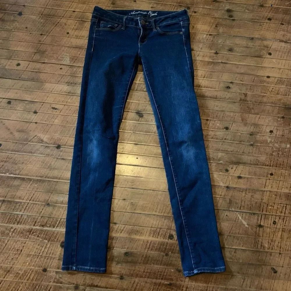 American Eagle dark wash size 4 skinny jeans